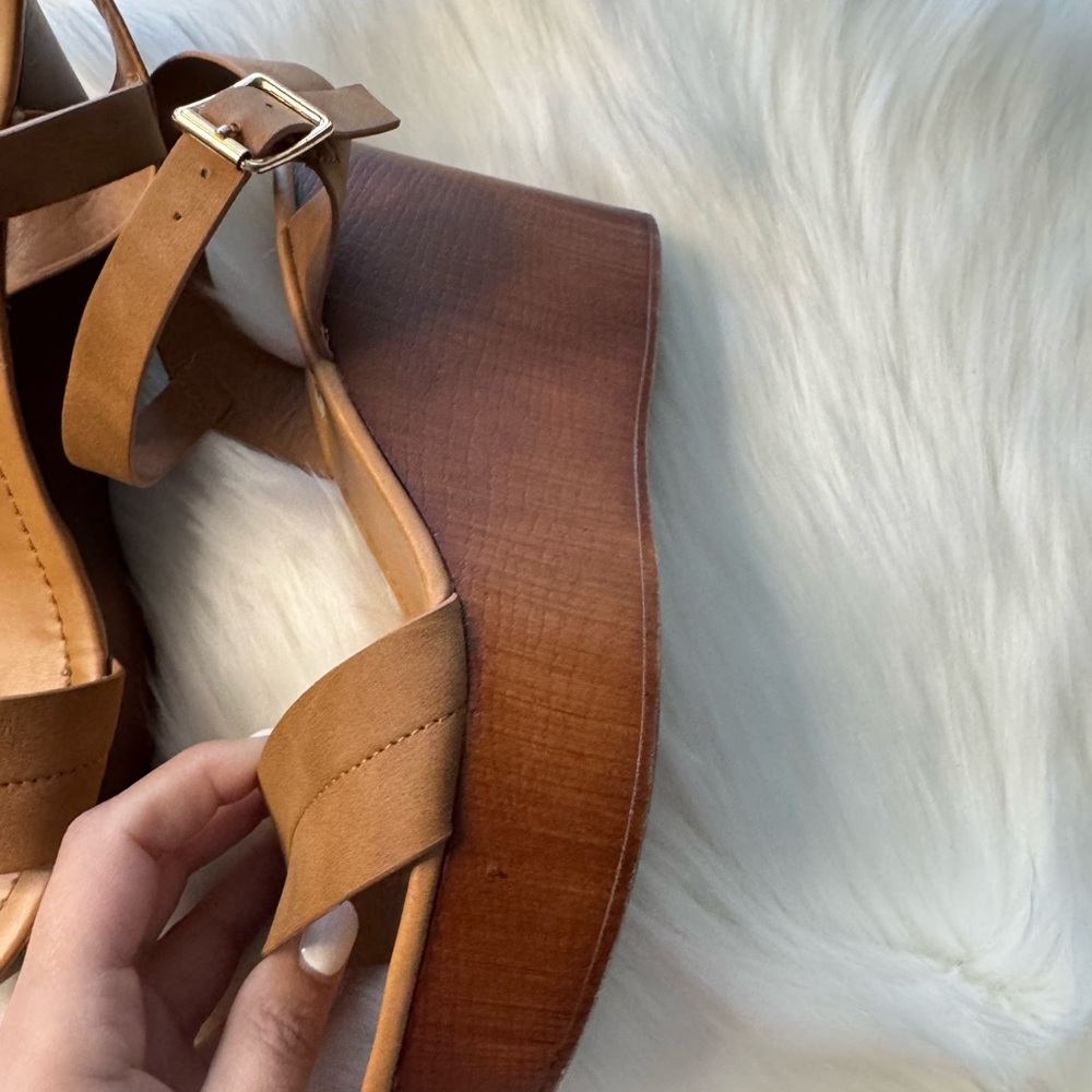 Steve Madden Tan Sandals with Adjustable Straps - Picture 3 of 6